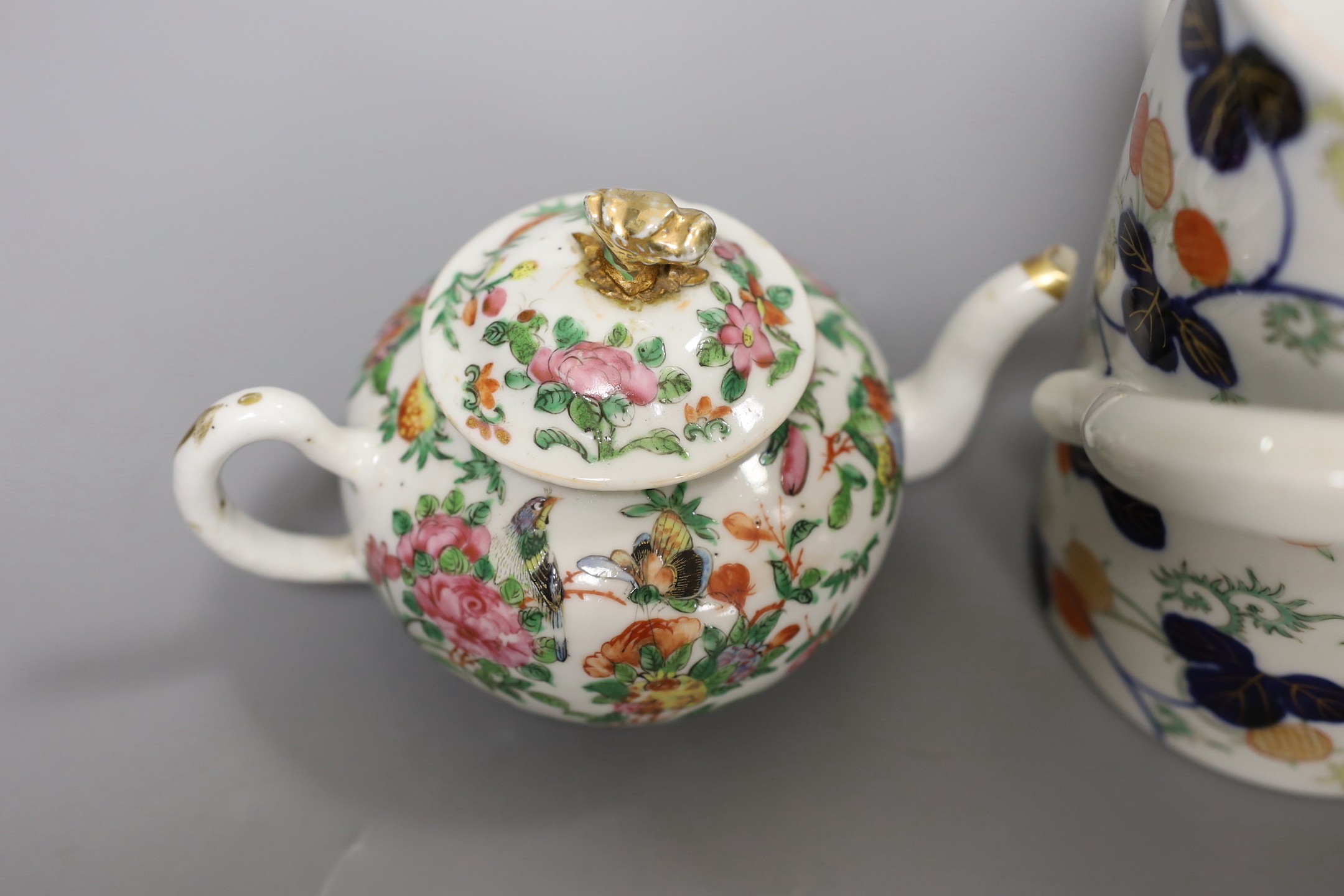 A Chinese Canton decorated famille rose teapot and a Japanese Fukugawa three handled vase (2), tallest 15cm